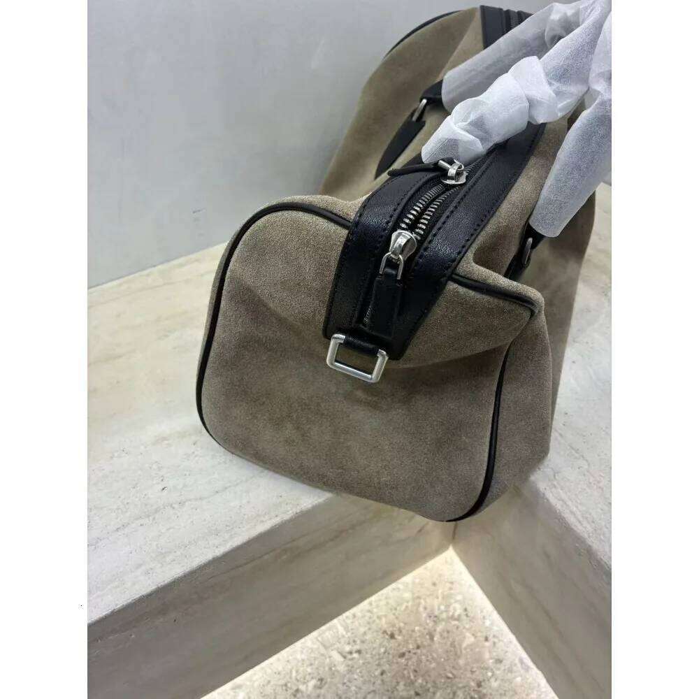 Autumn Winter New Niche Design Retro Old Money Style Commuting Casual Versatile Large Capacity Suede Shoulder Oblique Span Bag