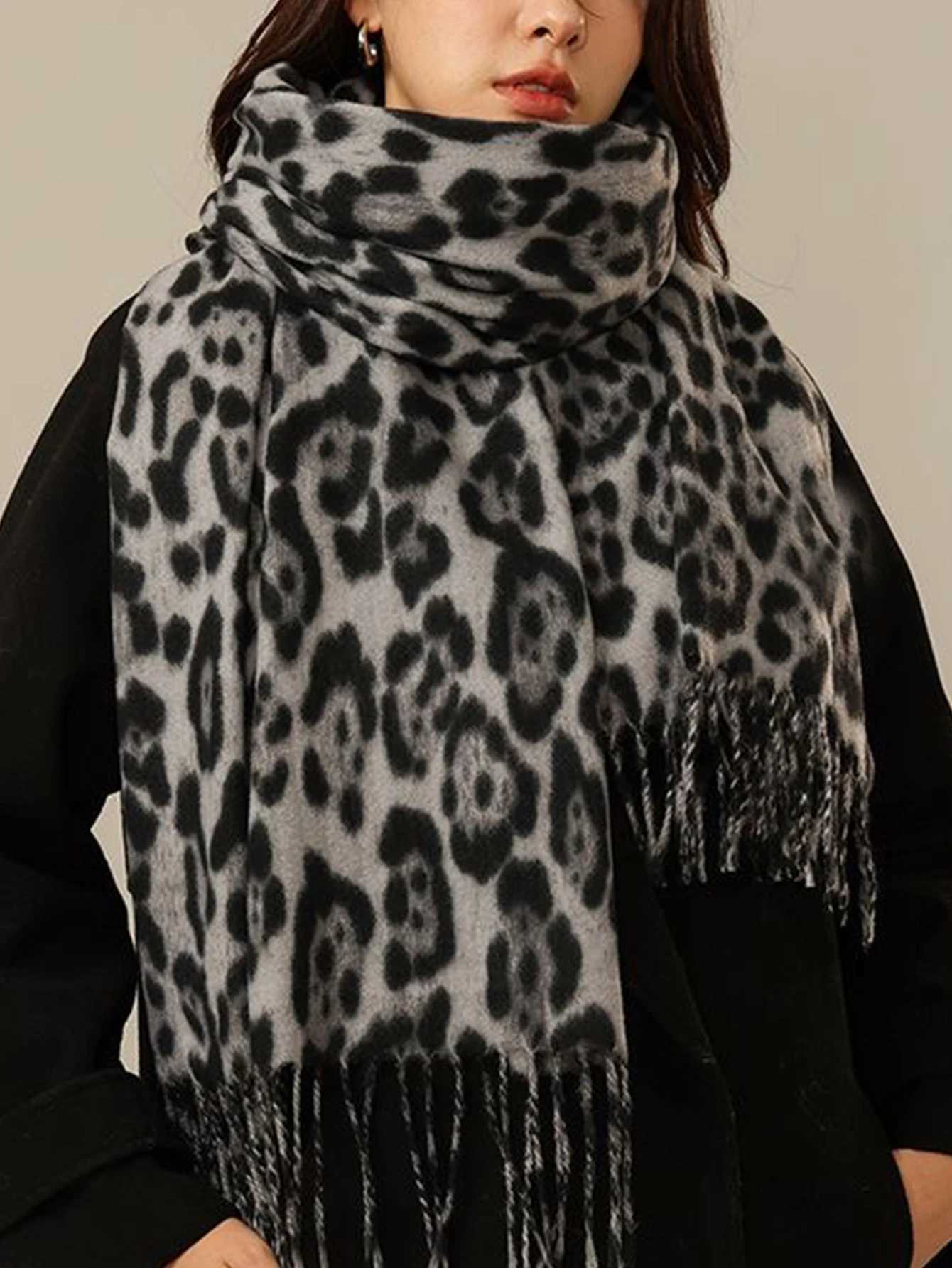 Autumn and Winter Imitation Cashmere Leopard Print Scarf Women Warm and Thick Scarf Retro Leopard Print With Tassel Large Shawl J251113
