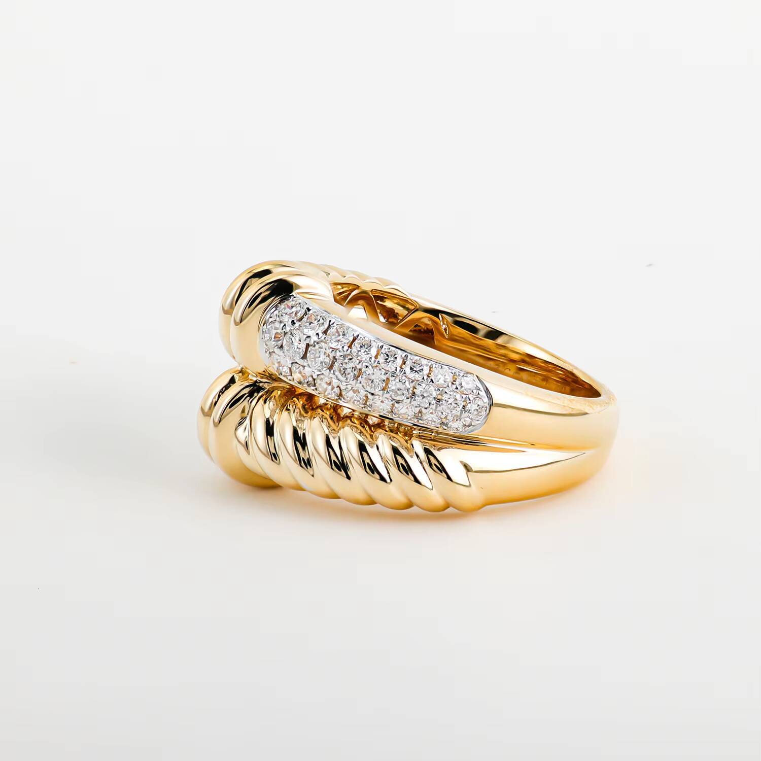 14K Gold Plated Designer Style Unique Twist Ring GRA DEF Round Brilliant Moissanite Diamond Jewelry Factory Wedding Ring