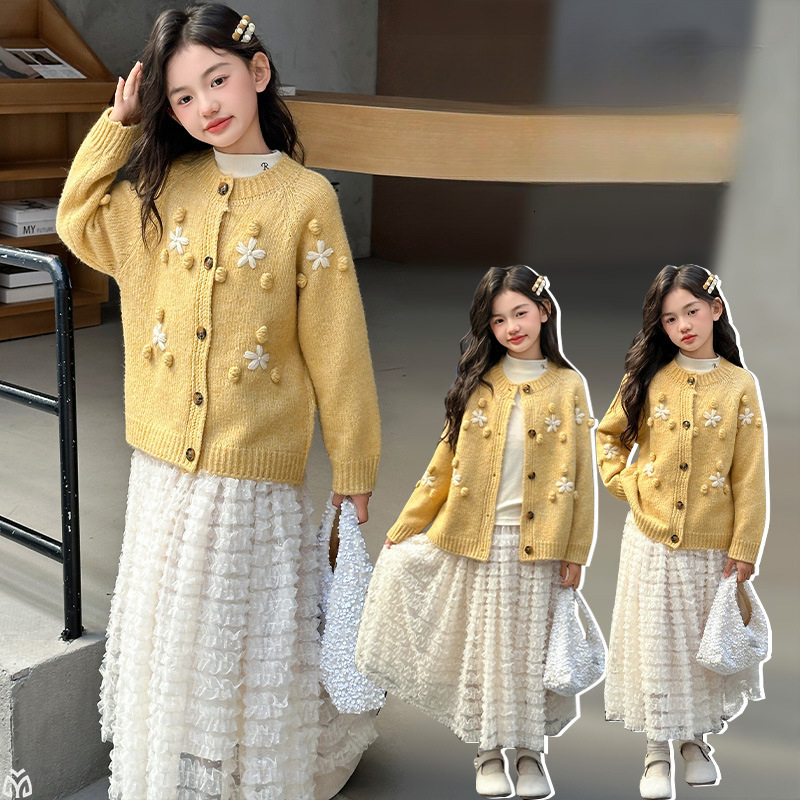 Fashion designer girl's unique super beautiful autumn set, suitable for big girls' new Korean style knitted cardigan and skirt two-piece set