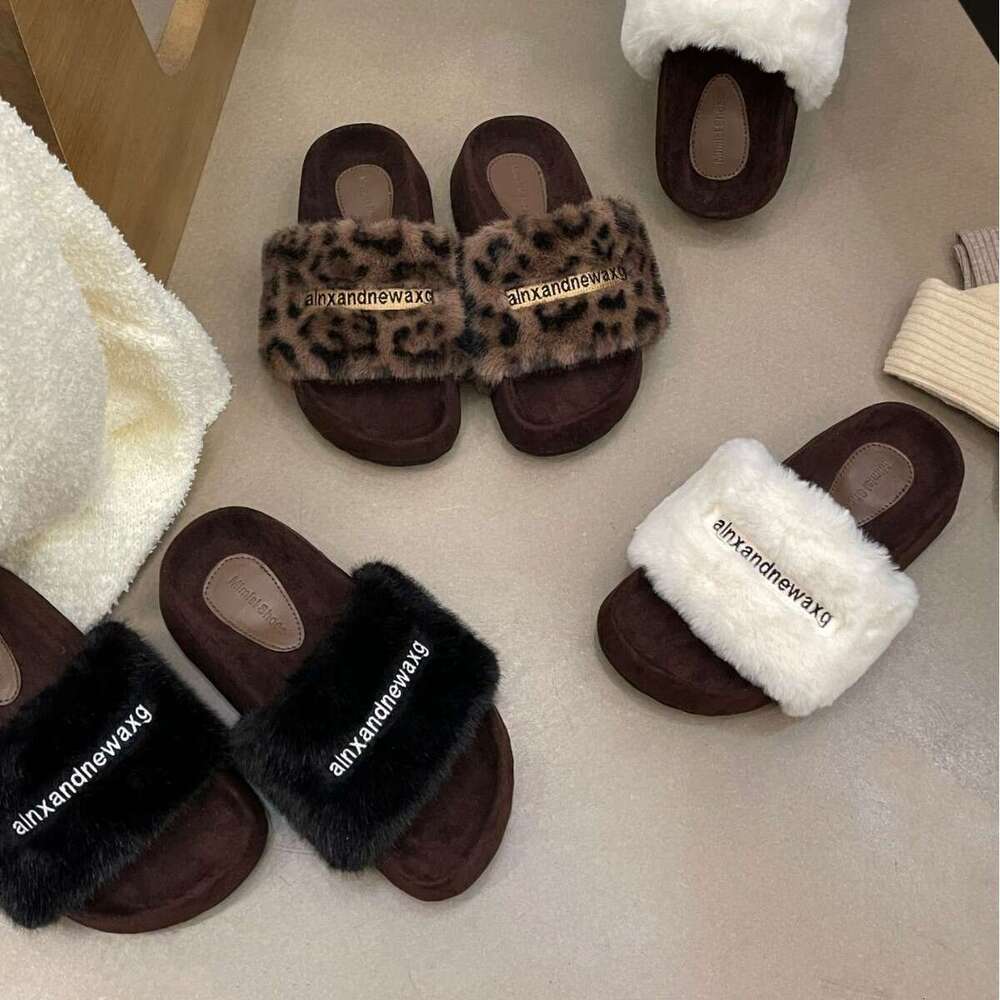 French Style 2025 New Autumn Winter Women's Thick-Soled Elegant Leopard Print Furry Slippers Outdoor Wear Versatile Comfortable Trendy