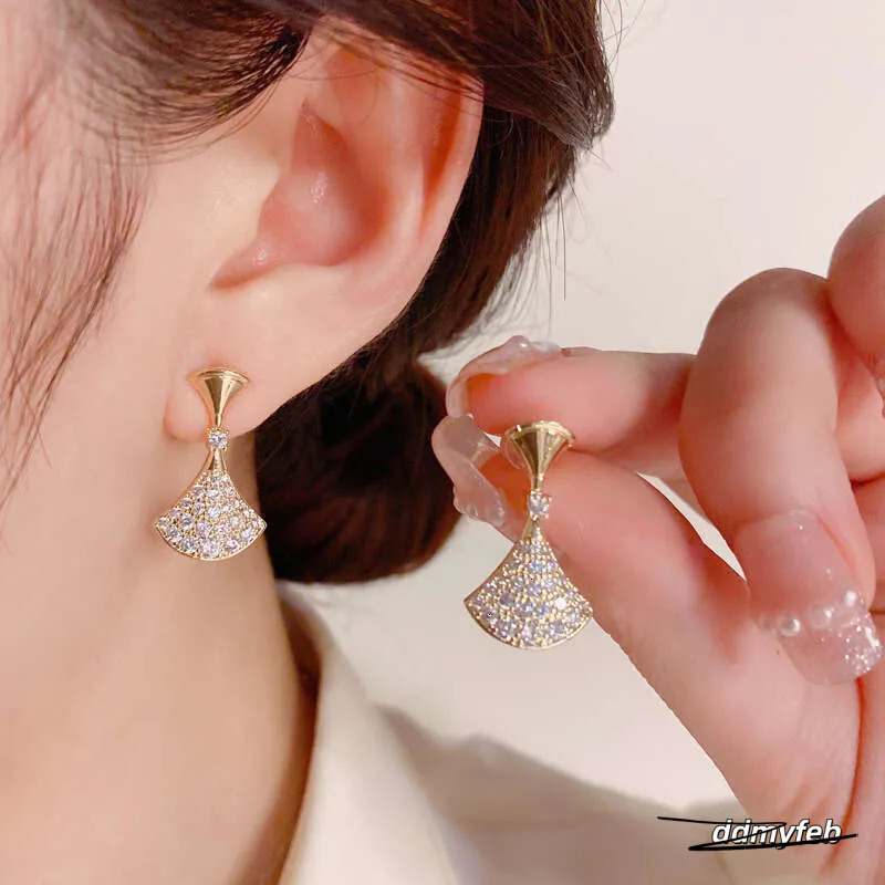 Elegant Needle Drop - Small Fan-Shaped Dangle Earrings With Shiny Diamante Accents Ddmyfeb