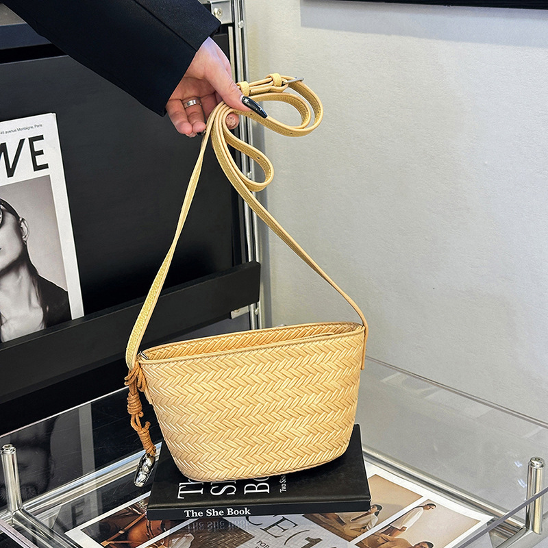 Luxury Brand Designer Bag Korean Style Niche Yuanbao Bucket Bag For Women 2025 New Fashion Woven Shoulder Bag Versatile Crossbody Bag