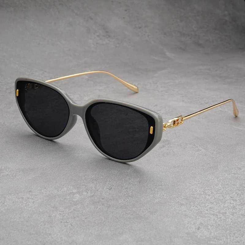 2025 New Vintage Fashion Small Cat Eye Sunes Ladies Metal Leg Sun es Wen Retro Luxury Designer UV400 GafasW251023
