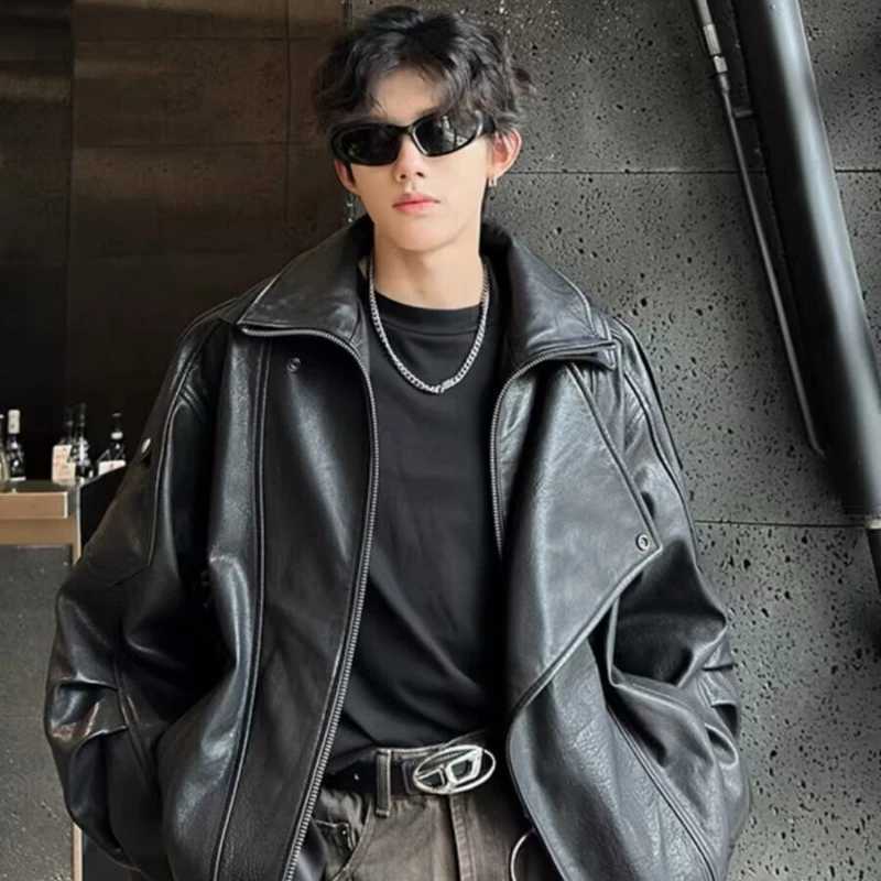 Mens Autumn High Colar Pu Leather Jacket American Retro and Cleanfit Handsome Loose Fashion Atmosphere Asymmetrical Zipper Coat W251023