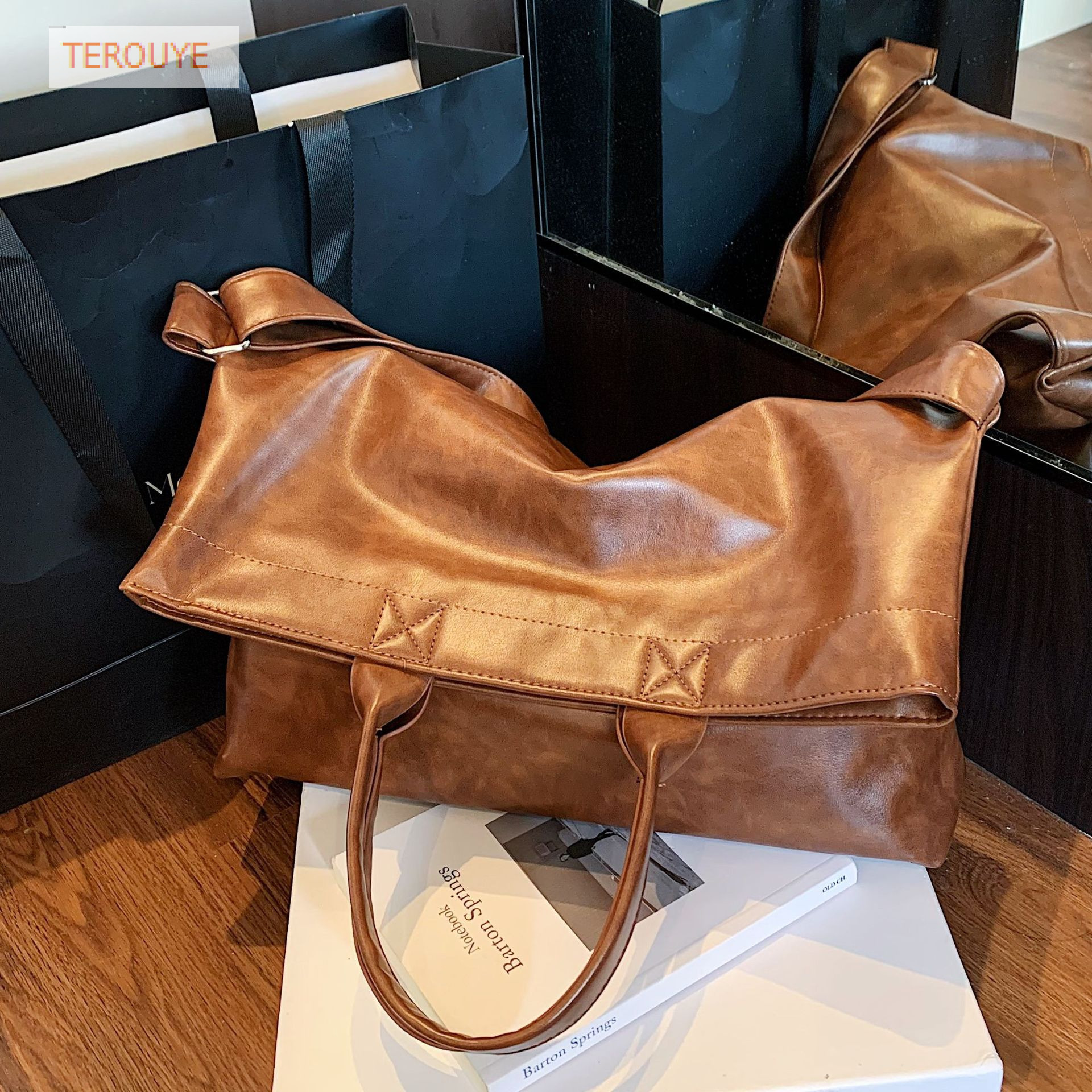 Luxury retro oil wax leather handbag autumn and winter new fashion trend armpit bag large capacity women's shoulder bag elegant designer bag