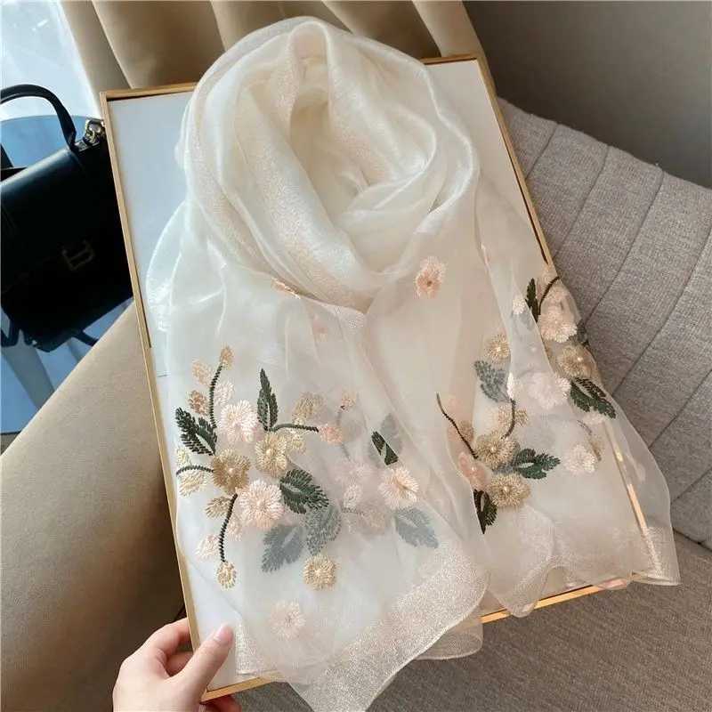 Thin Shawl for Women Suitable for AutumnSpring Winter Gift 19070CM Silk Wool Embroidered Scarf J251113