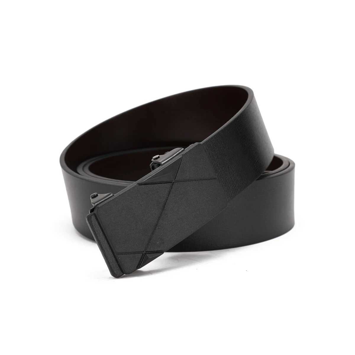 A casual individual and retro belt a Westernstyle clothing accessory metal buckle PU belt suitable for both men and womenXJ251023