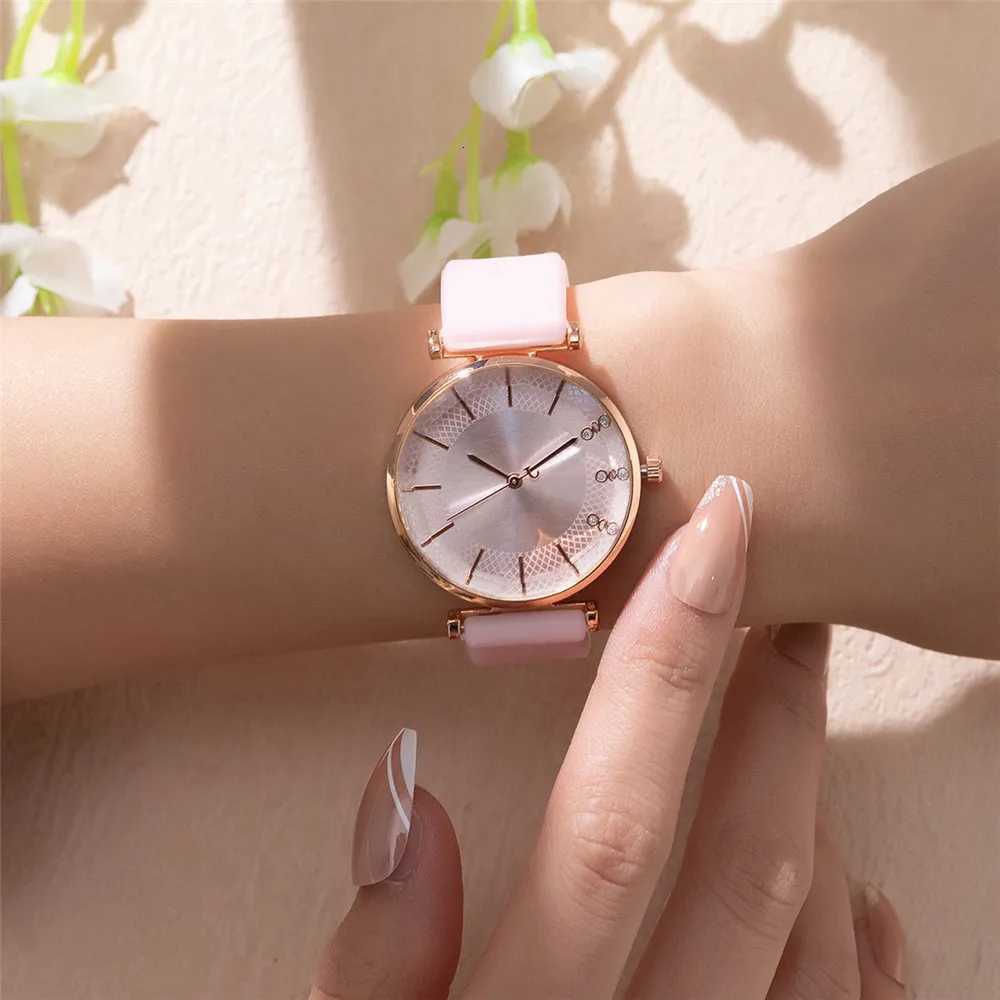 Fashion Simple With Diamonds Ladies Quartz Watches Hot 2025 Sports Brands Women Silicone Strap Dress Clock Gifts WristwatchesL251023