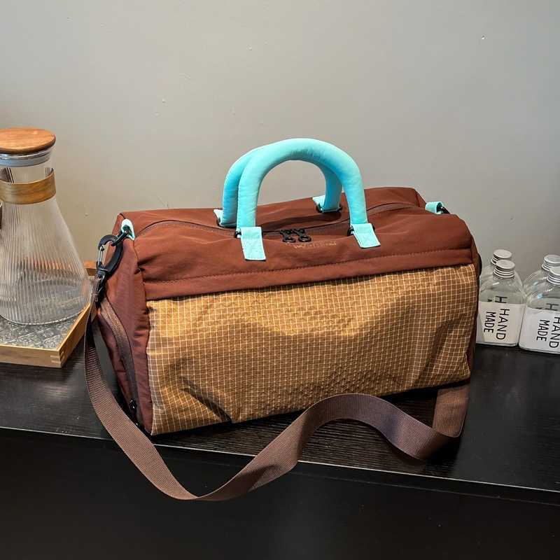 New fitness bag large capacity short trip travel bag sports bag outdoor casual single shoulder crossbody handbag for women W251023