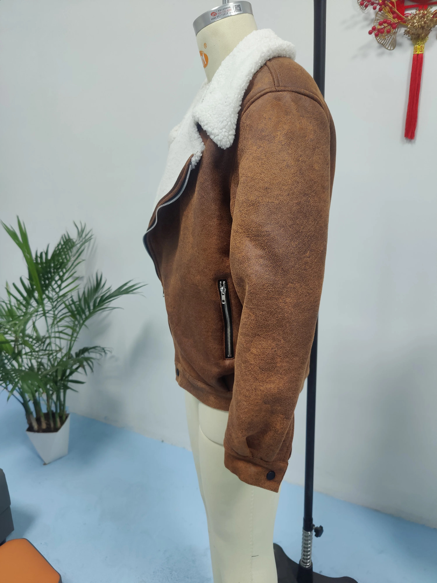 Mens Point Collar Winter Jacket Thickened Windproof Faux Leather Coat Warm Fleece Lined Casual Outdoor Clothing 251023