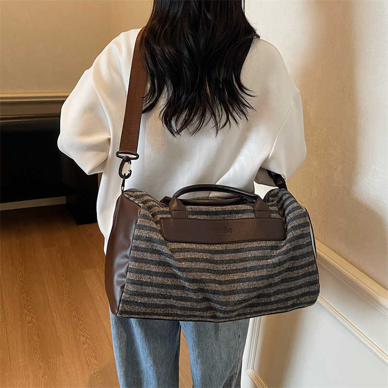 Handheld Travel Bag for Women Small Crossbody Outdoor Travel Luggage Bag Fashionable Portable Training Sports Gym Bag W251023