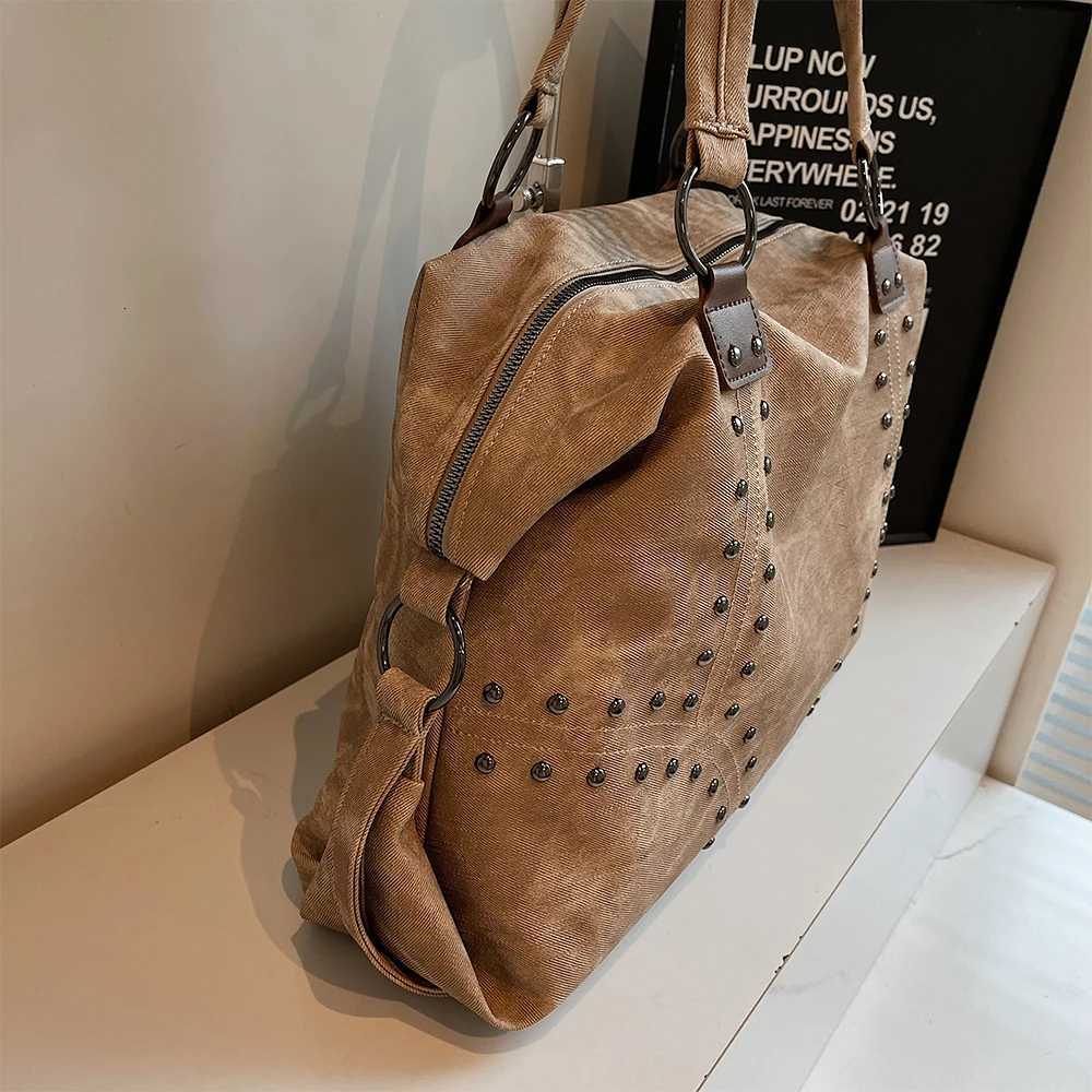 AutumnWinter Retro Commuter Single Shoulder Bag for Women 2025 New Rivet Tote Bag Large Capacity Travel HandbagL251023