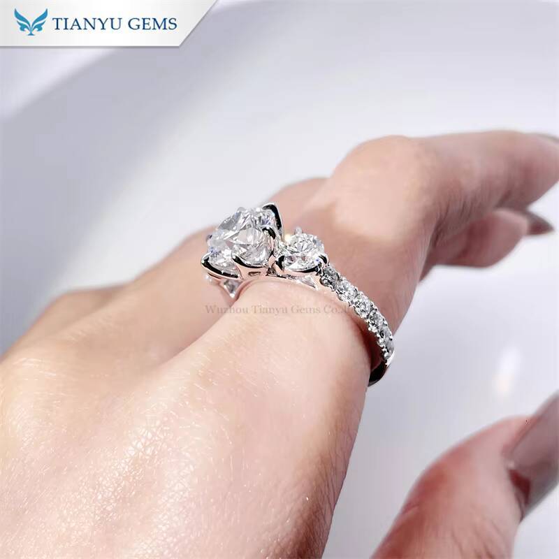 Tianyu Three Stones Lab Grown Moissanite Diamonds 34 Eternity Wedding Band Silver 925 10K 14K 18K Solid Gold Engagement Ring