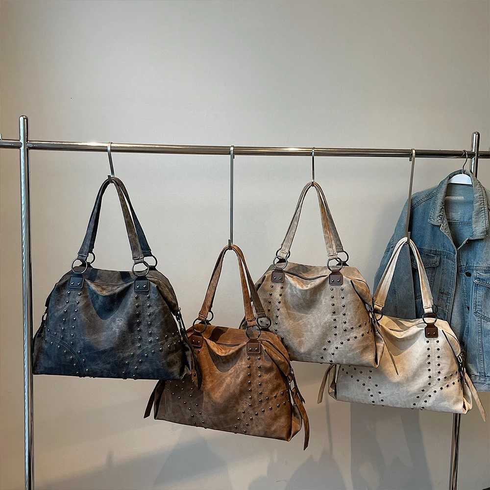 AutumnWinter Retro Commuter Single Shoulder Bag for Women 2025 New Rivet Tote Bag Large Capacity Travel HandbagL251023