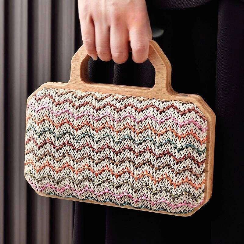Designer Bags 2025 New Wooden Portable Woven Straw Fashion Handbag Daily Senior Dinner Bag Banquet Niche Luxury Bag