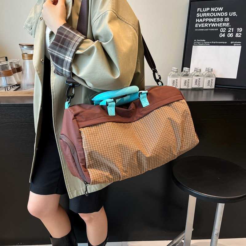New fitness bag large capacity short trip travel bag sports bag outdoor casual single shoulder crossbody handbag for women W251023