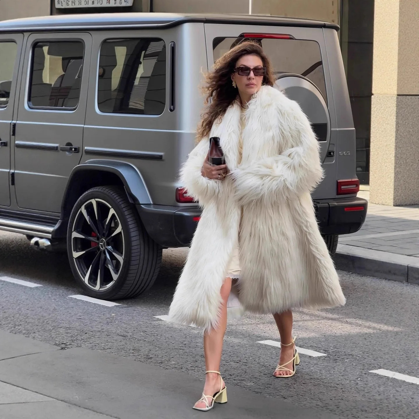 White Long Hair Faux Fur Lapel Coat Women Eco Friendly Artificial Plush Length Jacket 251022