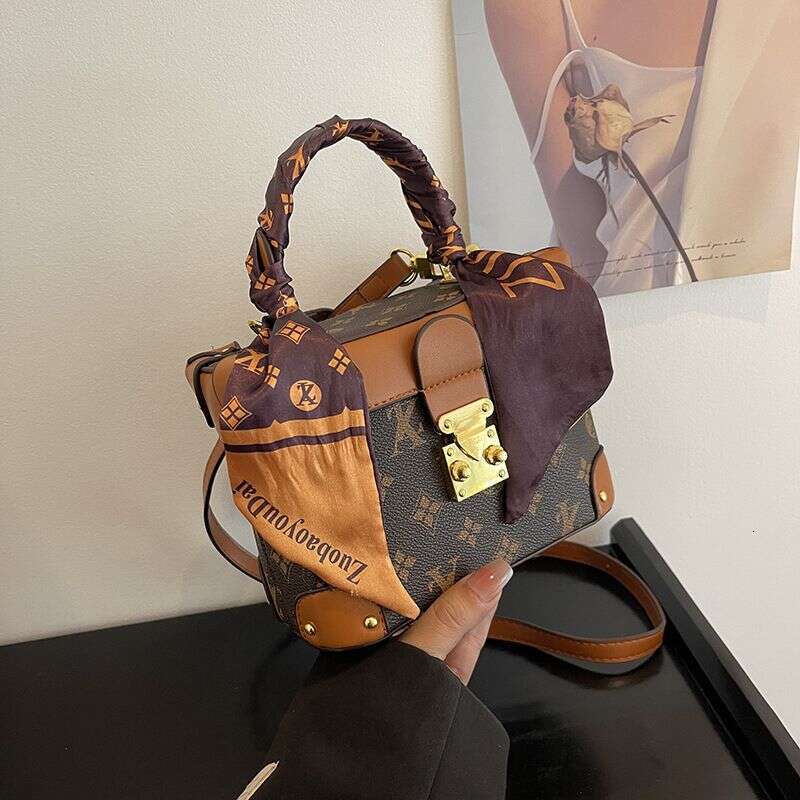 Women Handbag Large Capacity Handbag Light Lock Buckle Small Square Bag Silk Scarf French Bags Letter Texture Styling Handbag