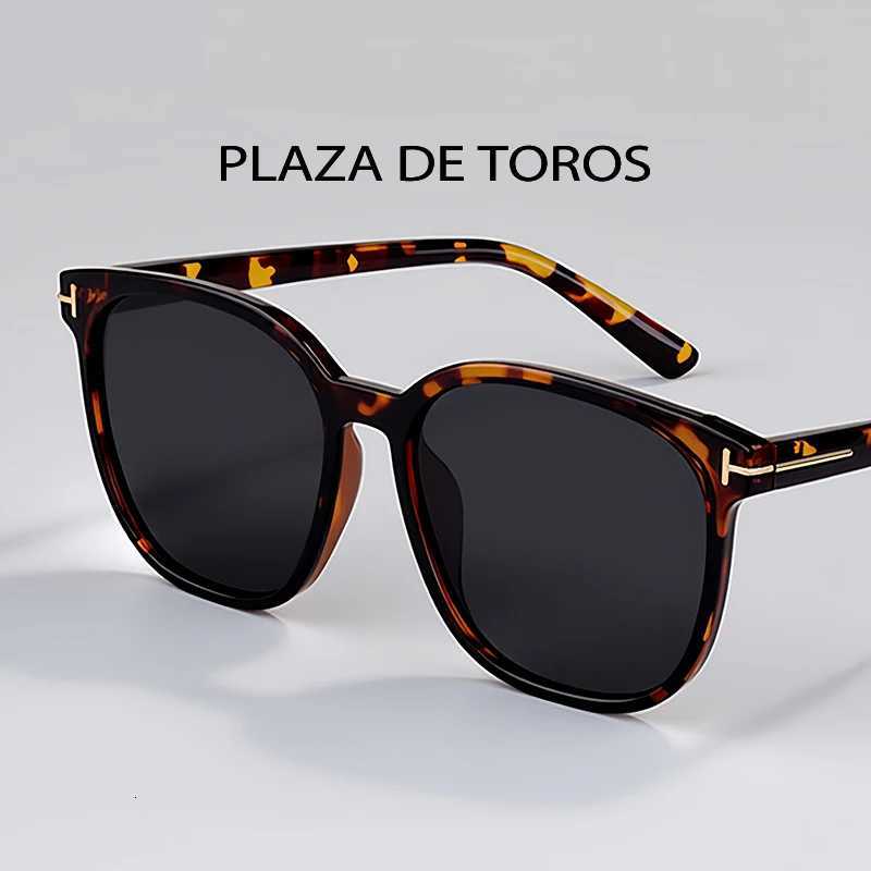 Luxury Brand Oversized Sunglasses For Women Men Fashion Square Brand Designer Retro Shades Trending Rivets Sun Glasses UV400W251023