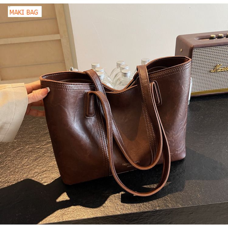 European and American new handbag high-end large capacity women's shoulder bag armpit bag multifunctional commuting bag designer bag luxury bag