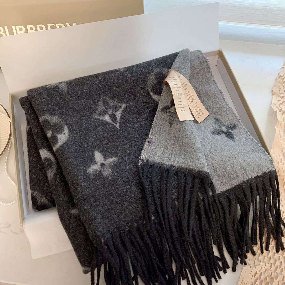 2025 High-End Double-Sided Cashmere Scarf for Women Letter Monogram Imitation Wool Neck Warmer Shawl with Tassels