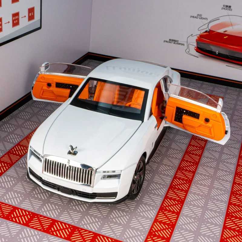 124 RollsRoyce alloy car model doors on both sides that can be opened and the front hood and trunk door can also be openedT251023