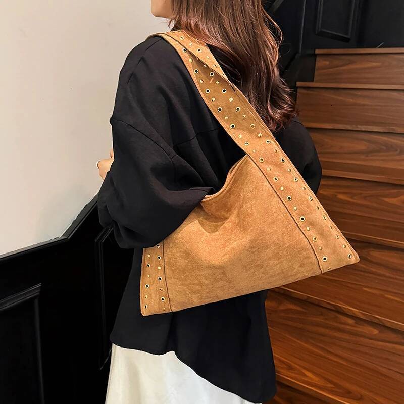 Solid color rivet hot girl luxury handbag autumn and winter new designer bag large capacity casual style suede frosted texture women's shoulder b