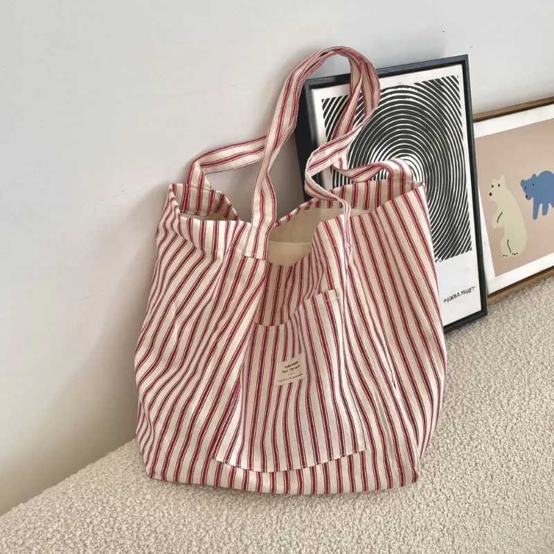 Holiday Striped Canvas Bag Versatile for Shopping Large Capacity Shopping Bag for Women Lightweight Commuting Shoulder BagL251023