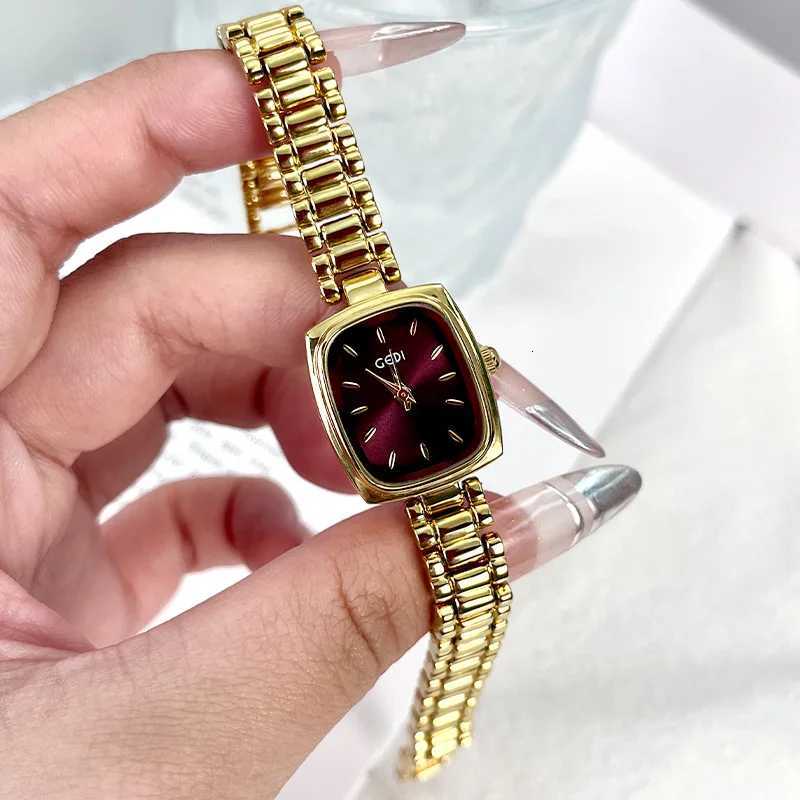 Bracelet Watch Retro TV niche highend Gold Watches steel strip Waterproof Small Dial Womens Fashion Quartz Clock WristwatchesL251023