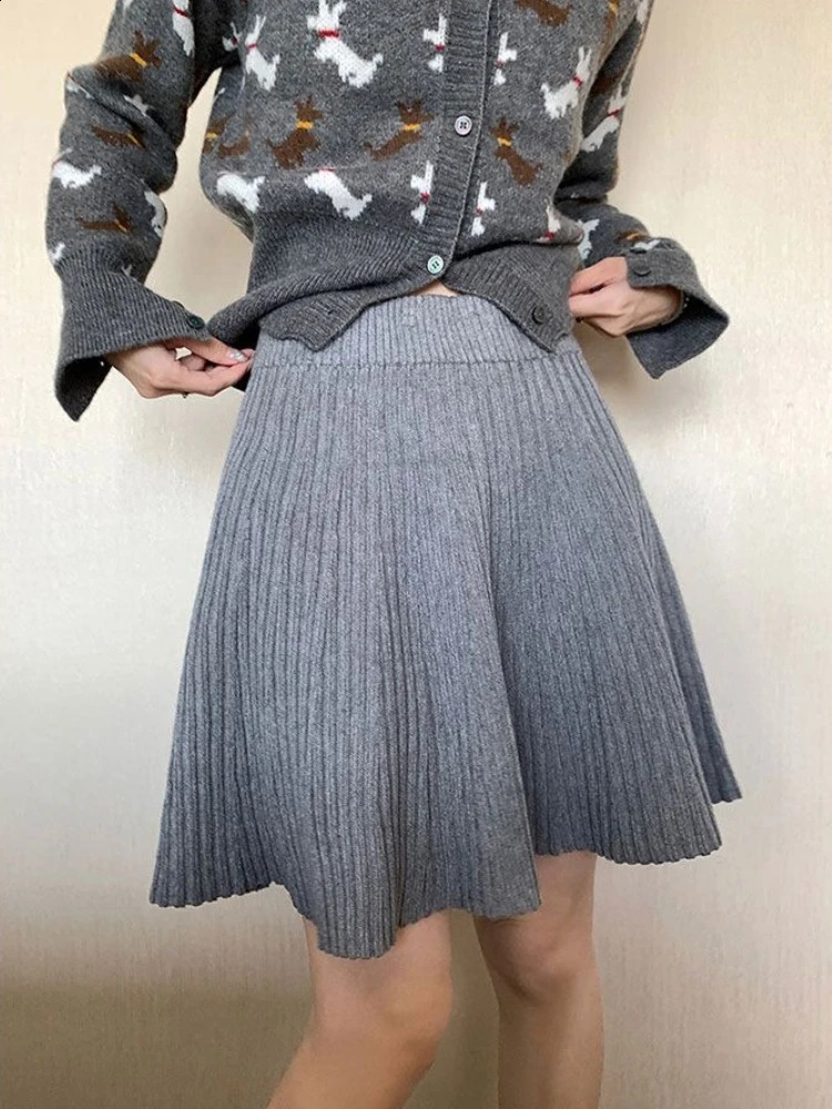 Womens High Waist ALine Pleated Skirt Knitted Half Elastic Solid Color Autumn Winter Fashion Versatile Mini 251022