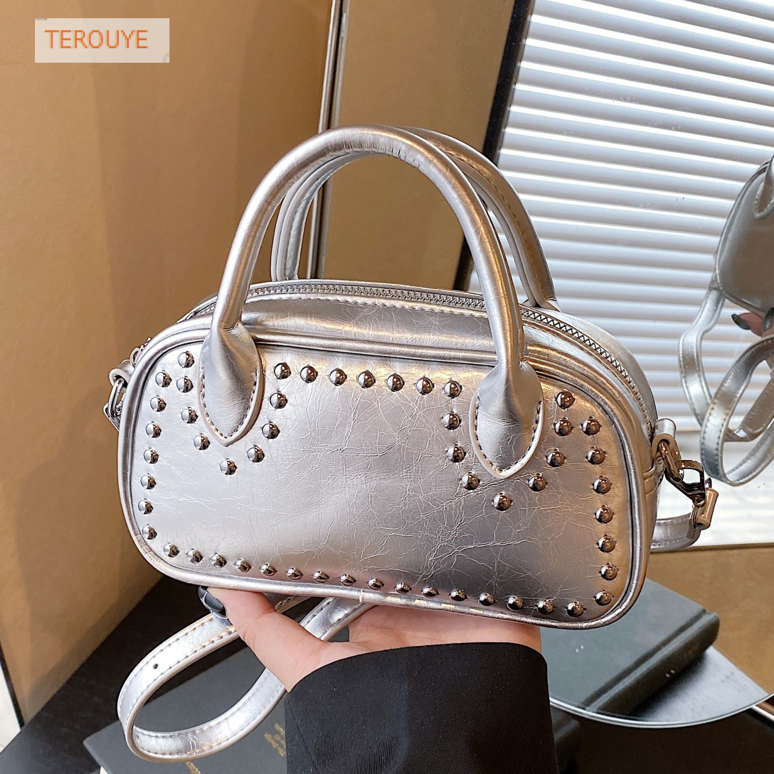 European and American Y2K style texture rivet handbag autumn and winter new style simple style small square bag trendy women's shoulder bag luxur