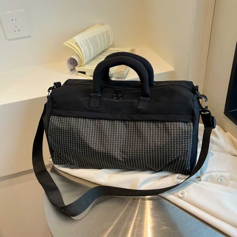 New fitness bag large capacity short trip travel bag sports bag outdoor casual single shoulder crossbody handbag for women W251023