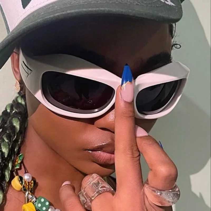 Steampunk Style Y2K Sunglasses Women Men Trendy Ins Curved Shaped Glasses Personalized Futuristic Technology Sports Sun GlassesW251023