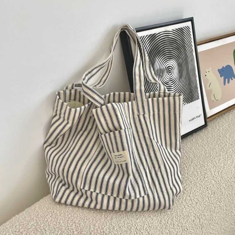 Holiday Striped Canvas Bag Versatile for Shopping Large Capacity Shopping Bag for Women Lightweight Commuting Shoulder BagL251023