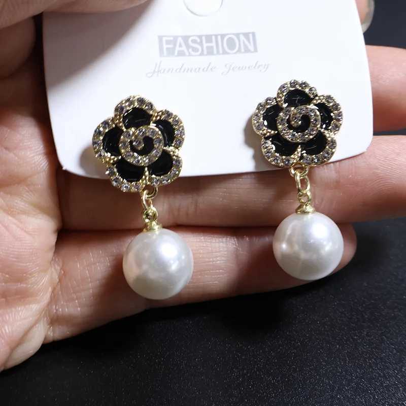 Black lia necklace stud earrings set xiaoxiangfeng stainl steel chain retro light luxury imitation pearl earring jewelry Y251210