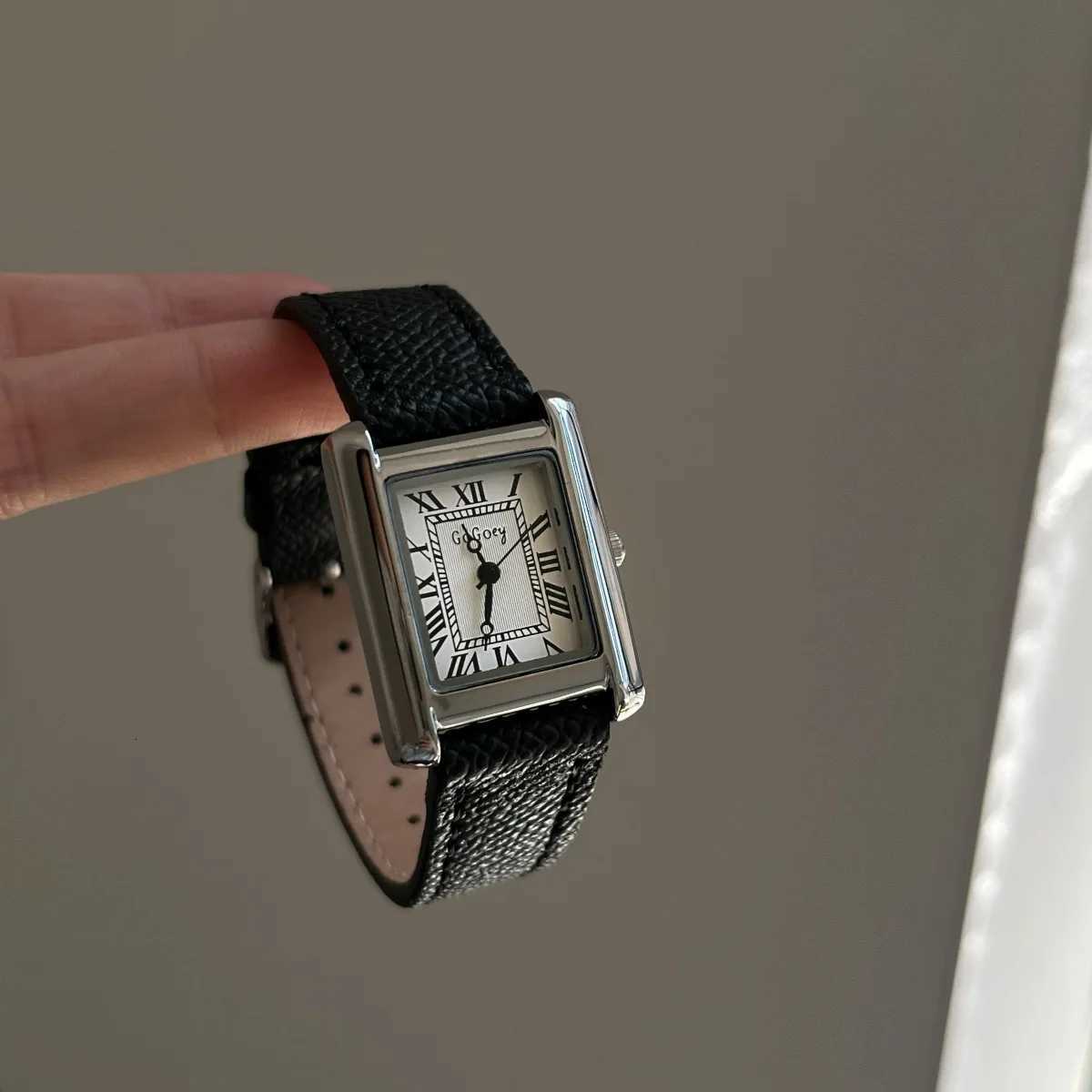 Luxury Square Small Watch Retro Womens Girls Quartz Watches Tiny Female Watch for Women Dresses Lady Fashion Gift for GirlfriendL251023