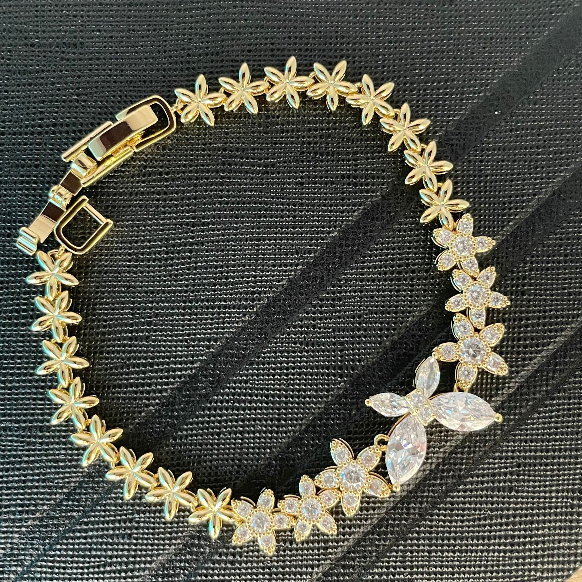 Designer bracelet 14k white gold full diamond zircon butterfly bracelet for women luxurious and high-end feel Charm bracelet adjustable bracelet free 