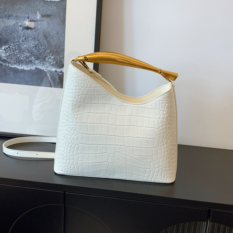Luxury Brand Designer Bag High-End Women's Bag Crocodile Pattern PU Bucket Bag Textured Hardware Commuting Style Women's Handbag