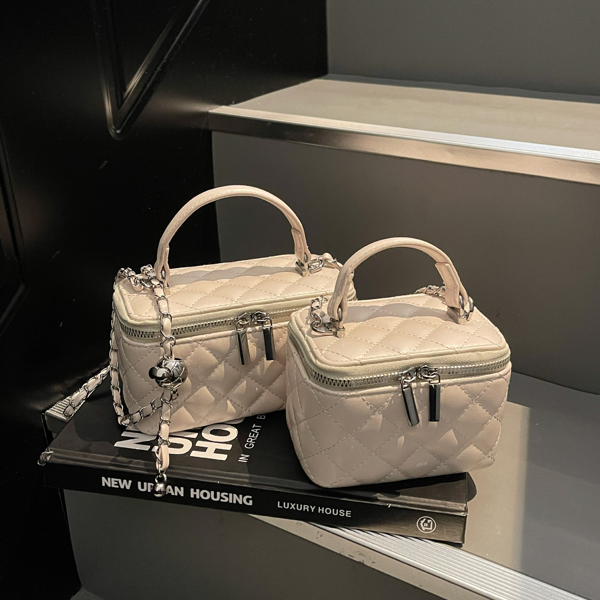 Luxury Brand Designer Bag Korean Fashion Quilted Box Bag Niche Single Shoulder Crossbody Embroidered Bag Women New Chain Trendy Small Square Bag