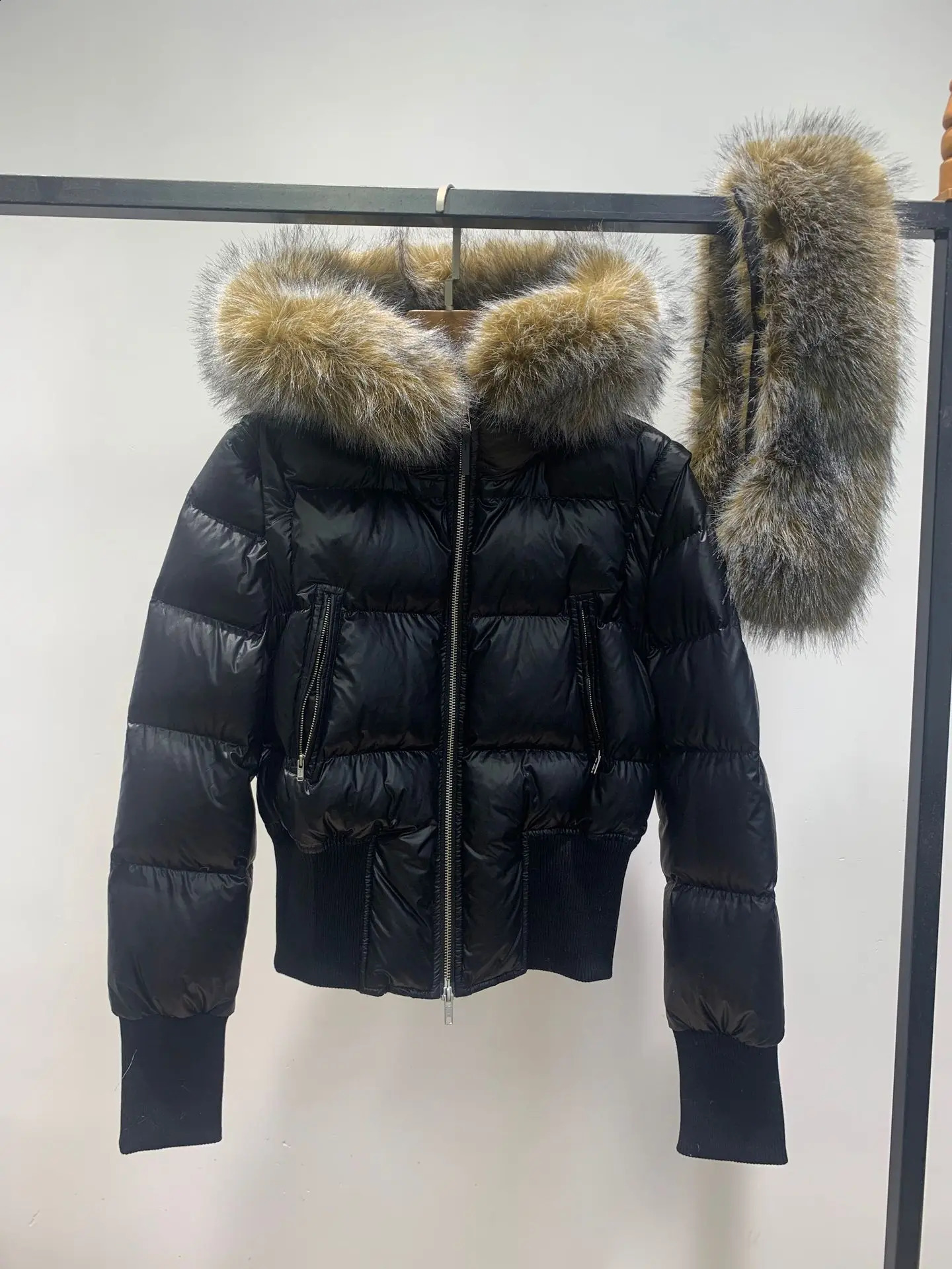 Detachable sleeves short section hair collar down jacket temperament Slim winter warm fluffy womens 251022