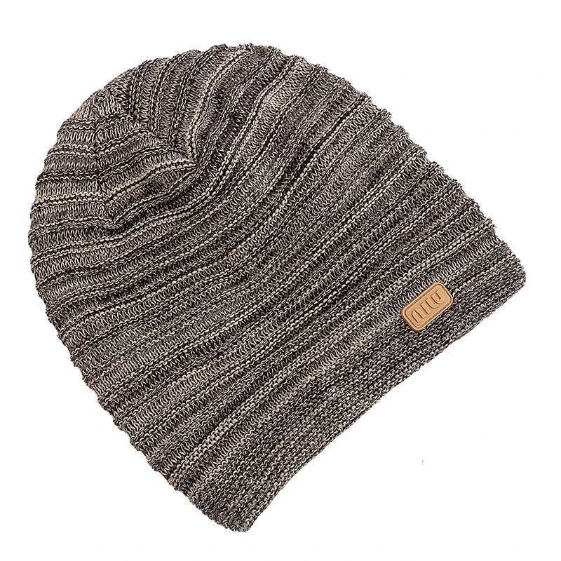 New Sty Unisex Slouchy Winter Hats Men Wen Striped Mix Warm Beanie NIU Label Decor Plush Fur Li Winter Knitted HatW251023