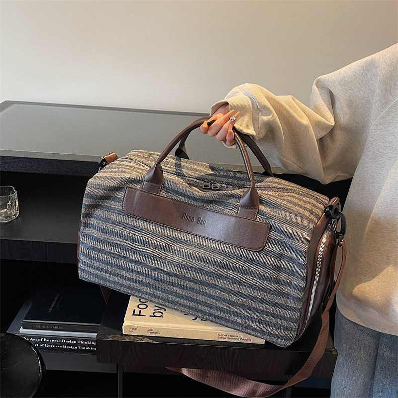 Handheld Travel Bag for Women Small Crossbody Outdoor Travel Luggage Bag Fashionable Portable Training Sports Gym Bag W251023