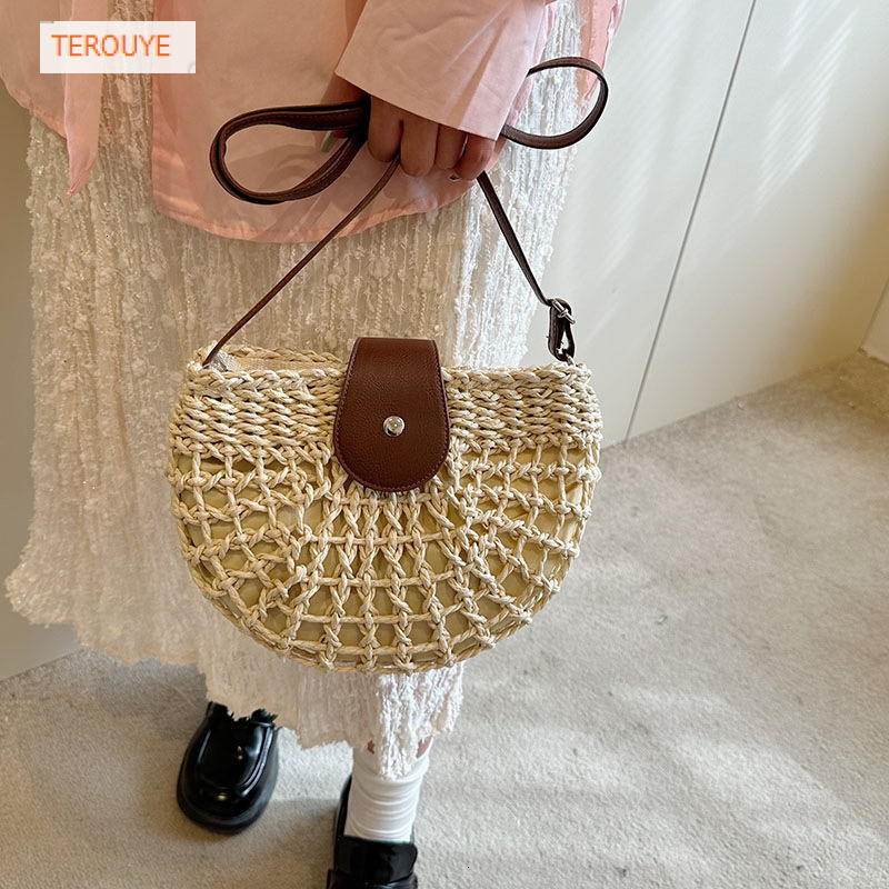 Korean style niche woven design handbag autumn and winter new fashion hollow semi-circular woven bag casual women's shoulder bag versatile design