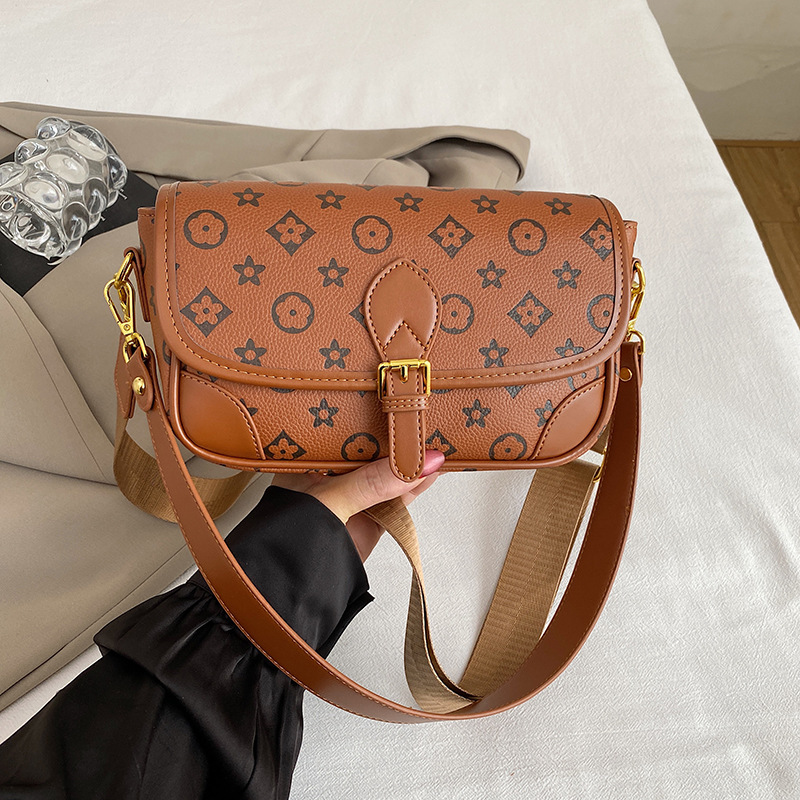 Free shipping bag classic and fashionable retro color contrast popular small square bag commuting single-shoulder bag