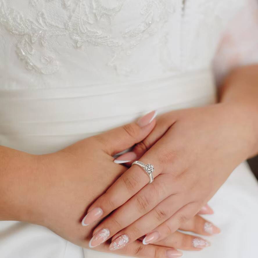 High Quality 925 Sterling Silver 1ct Moissanite Engagement Ring Rhodium Plated Weddings Anniversaries Moissanite Engagement Ring