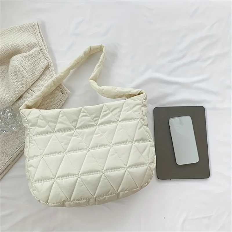 Stylish Quilted Puffer Crossbody Tote Bag Ideal for Daily Use Fashionable Shoulder Bag with Convenient Quilt Stitch DesignL251023