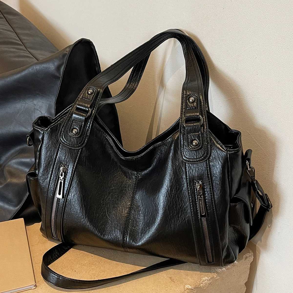 Solid color large capacity womens shoulder bag fashionable simple handheld tote bag commuter personality messenger bagL251023
