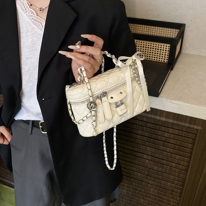 Luxury Brand Designer Bag 2025 Summer Gentle Temperament Quilted Handbag Daily Personality Solid Color Metal Chain Single Shoulder Crossbody Bag For W