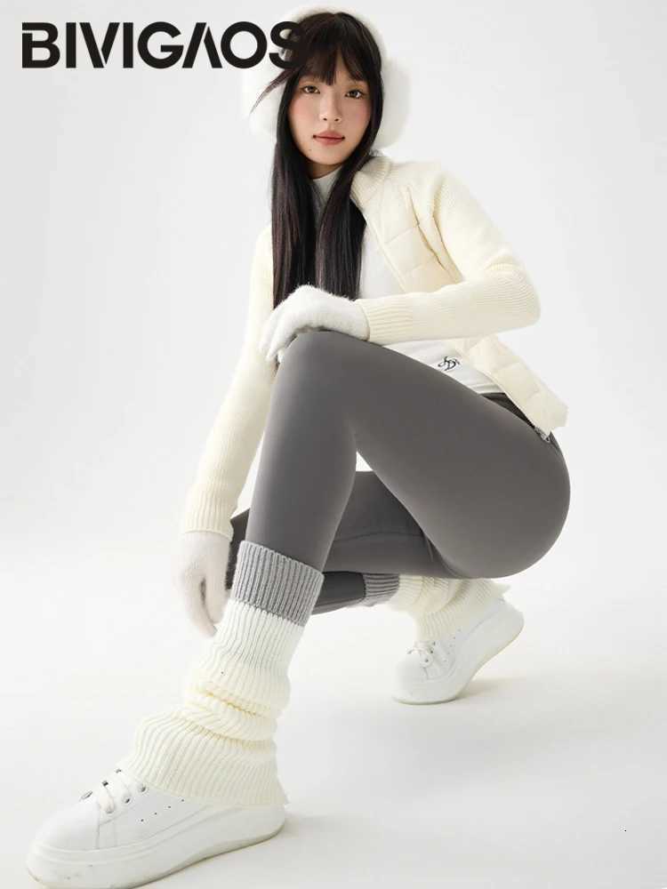 BIVIGAOS 2025 New Autumn Winter Snowflake Velvet Sharkskin Leggings Women Tight Thickened Fleece Warm Casual leggingsT251023